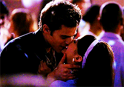 TVD 5x20 - Damon kisses Elena. I've had a really crappy day, and I needed  it
