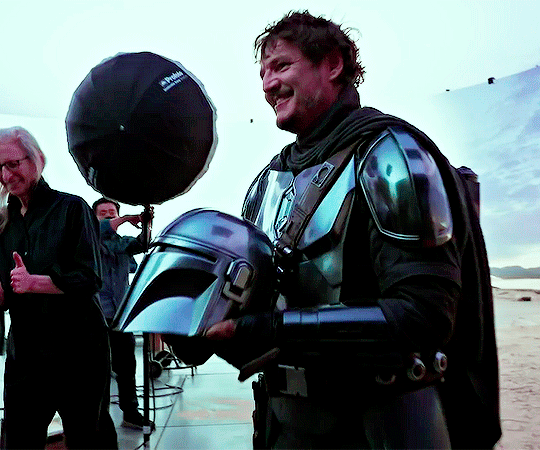 Pedro Pascal Looks Nothing Like Joel Or Mando In New Photos Celebrating  'The Mandalorian' Season 3