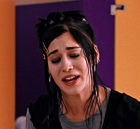 Gripped You Tight Lizzy Caplan As Janis Ian In Meangirls