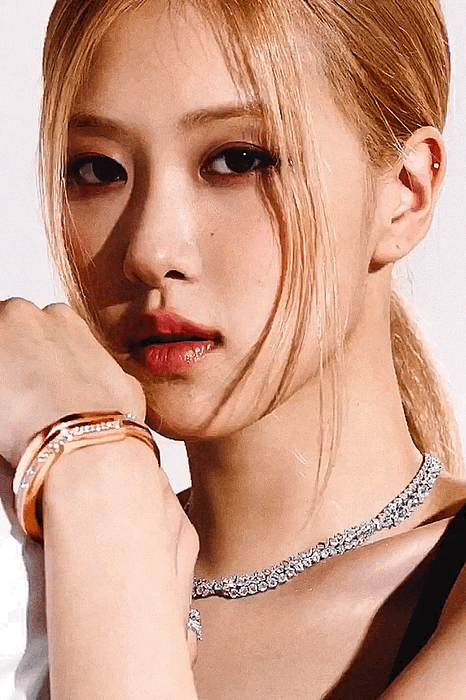 행복지수 103% — ROSÉ ✴︎ Tiffany & Co.