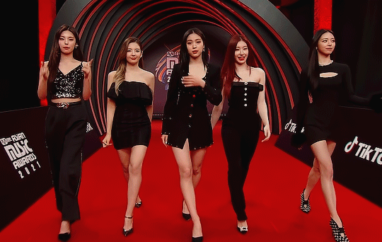 kill shot — itzy ♡ mama 2021 (red carpet)