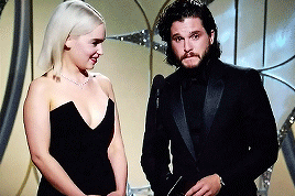 Emilia Clarke Kit Harington Presenting At The