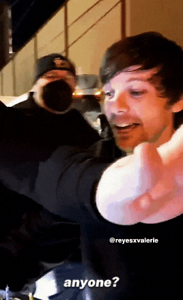 shinu hodo — Louis Tomlinson pictured pretending to punch a