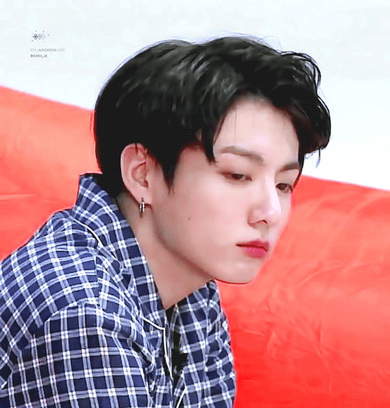 I forgot to mention why Jungkook was stopping at 1:23 with