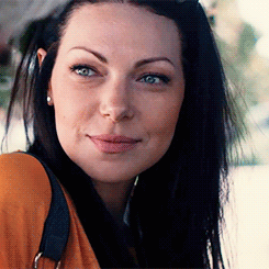 Laura Prepon - Hopefully your kids are happier to go back to school than I  look here. 😆 Wishing everyone a great start to fall & the school year!  #fbf