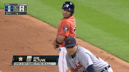 Altuve, Cabrera untuck each other's jerseys 