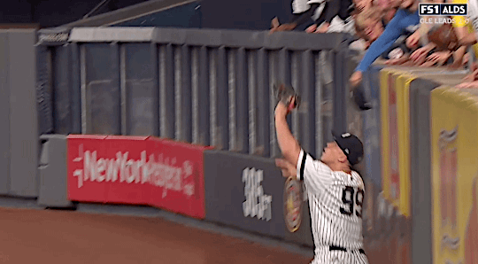 GF Baseball — Aaron Judge robs Francisco Lindor of a home run 