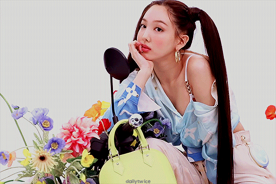 Twice Nayeon Louis Vuitton  Nayeon, Im nayeon, Set me free