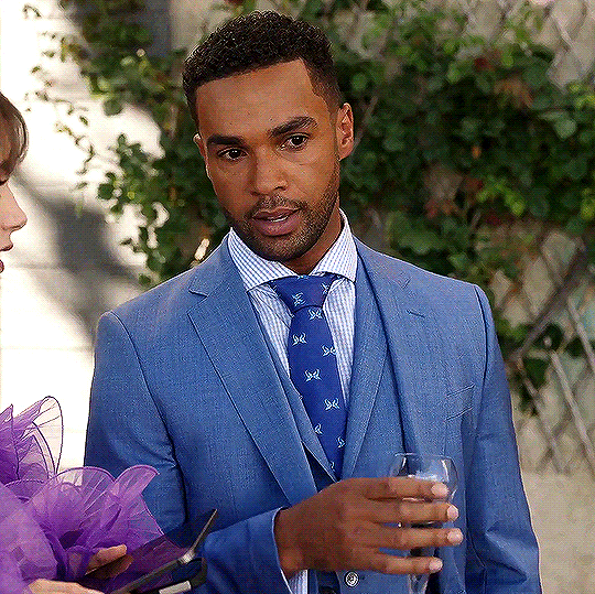 : LUCIEN LAVISCOUNT As ALFIE EMILY IN PARIS (2020