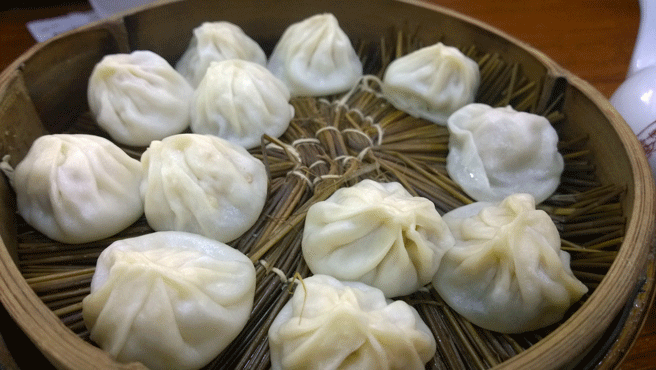 yahKehBu 雅克布 — Shanghai soup dumplings, 小笼包(Xiǎo lóng 