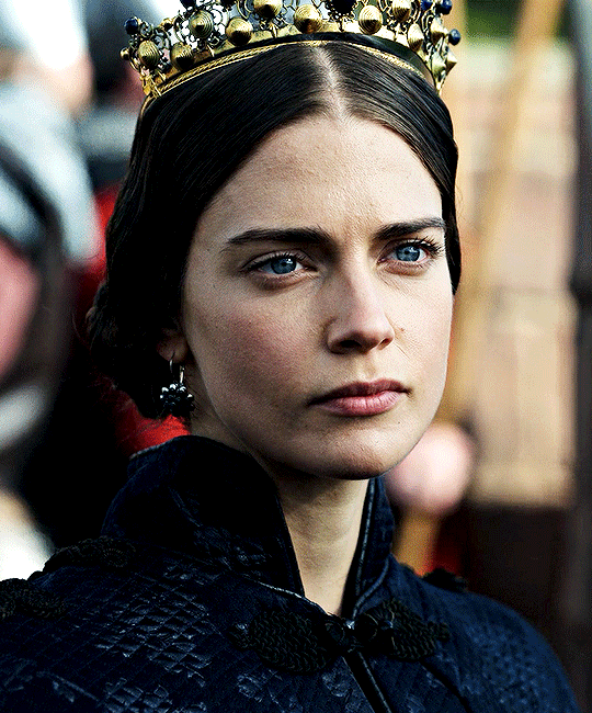 Request: Laura Berlin (Emma of Normandy from Vikings: Valhalla) : r/CKTinder