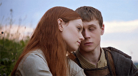 Sleemo Daisy Ridley And George Mackay As Ophelia And