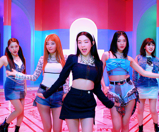 : IRENE - RED VELVET QUEENDOM MV TEASER 👑