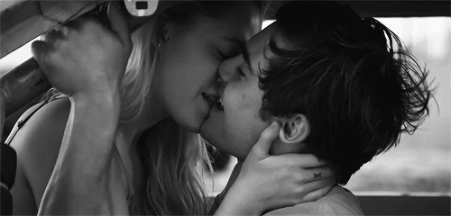 tumblr boy and girl kissing