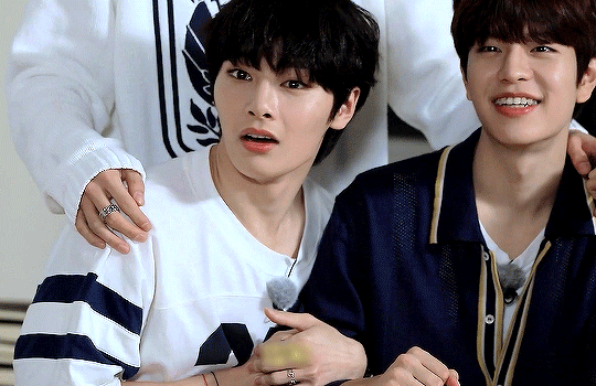 Does Felix (Stray Kids) ever refer to Han as 'Hyung'? I feel like I don't  see it a lot but maybe I'm just dumb. I mean, there is only a one day