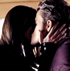 TVD 5x20 - Damon kisses Elena. I've had a really crappy day, and I needed  it