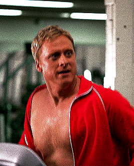 huge fan of bread : Alan Tudyk as Noah in Suburgatory 1x03