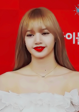 lisa red lips