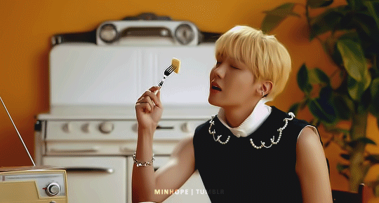 Taehyung butter mv arms out