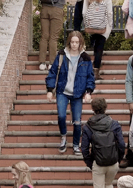 atypical gifs — clarkegriffindork: Casey + Outfits S01E06