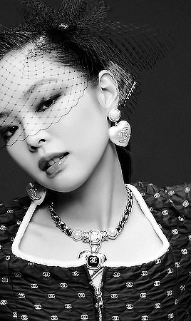 mandu — JENNIE for CHANEL Coco Neige 2021/22 Collection