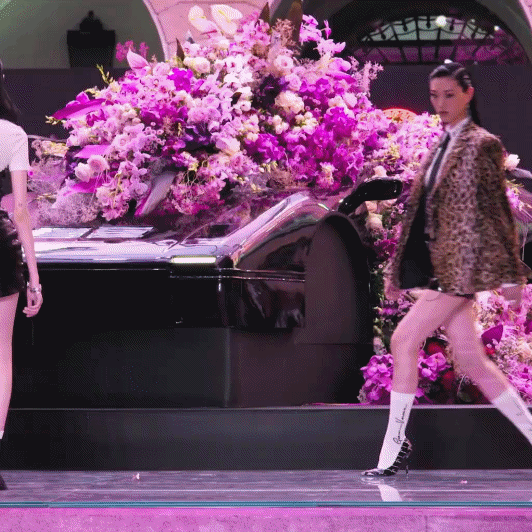 Sora Choi for Versace SS20 Menswear #koreanmodel #runwaywalk