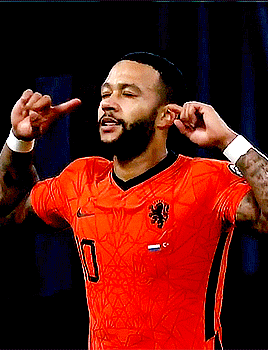 memphisdepay headed back to work dripping in a @hermes hat
