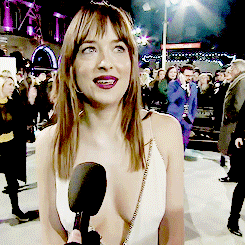 Дакота хант видео. Dakota Johnson gif Hunt. Дакота Джонсон обнажëнка титьки gif.