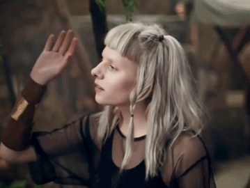 Scarborough Fair - Aurora Aksnes (Official Music Video)_哔哩哔哩_