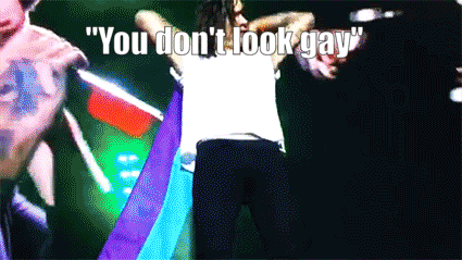 is harry styles gay because of singing girl crush