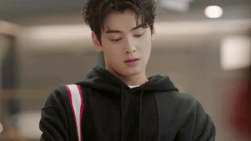 ASTRO Cha Eun-woo's Great Looks Make Everybody Gasp in Amazement